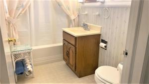 a bathroom with a sink and a toilet and a tub at Rulons Cape May Diamond, 1St in Cape May +12 photos