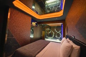 a bedroom with a bed and a window with a wreath at V Hotel in Arroyomolinos