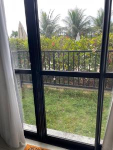 a window with a view of a garden at Garden em Guarajuba in Tareco