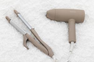 a wii game controller and two different weapons on a blanket at アンドステイ屋形町704 in Kyoto
