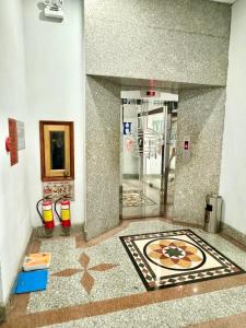 a lobby with an elevator and a tile floor at Lina Hotel Hồ Chí Minh in Dĩ An