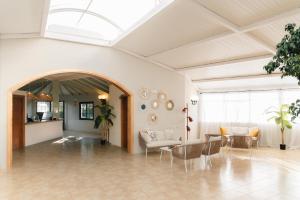 a large living room with a table and chairs at BLUESEA Lentiscos in Cala en Blanes