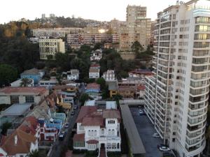 Nespecifikovaný výhled na destinaci Viña del Mar nebo výhled na město při pohledu z apartmánu