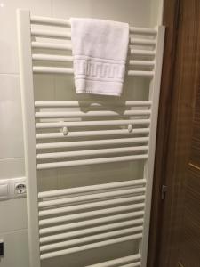 a towel hanging on a towel rack in a bathroom at Hotel Area de Servicio Los Chopos in Villaherreros