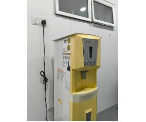 a ticket machine in a room with a wall at 61 StayAtHome in Nibung Tebal