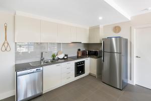 
A kitchen or kitchenette at Salt 15 Luxury Apartment
