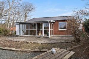 a brick house with a porch and a window at LF10243-Thyholm-Krumborgvej-3 in Hvidbjerg