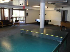 Stolní tenis v ubytování Lake of the Springs Camping Resort Cabin 5 nebo okolí + 11 fotografií