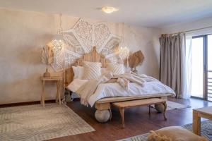 a bedroom with a large bed with a wooden headboard at Art Cabin Beach Villa in Langstrand