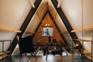an attic room with a desk and a window at Het Punthuisje in Lanaken