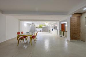 a dining room and kitchen with a table and chairs at Yashobhoomi Suites near Yashobhoomi Convention Centre in New Delhi