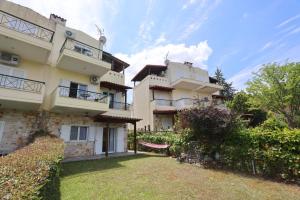 a large building with a yard in front of it at Serene Villa in Kriopigi