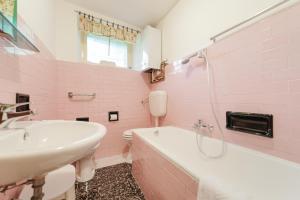 Casa Maria - Longarone Fiera e Vajont & Wi-Fi tesisinde bir banyo +24 fotoğraf