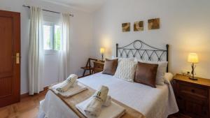 a bedroom with a bed with two towels on it at Elsa Torrox by Ruralidays in Torrox +21 photos