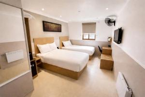 a hotel room with a bed and a couch at Eurotraveller Hotel- Express (Elephant & Castle) in London