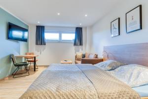 a bedroom with a large bed and a table at Alte Teestube Schmidt 59 Links in Norderney
