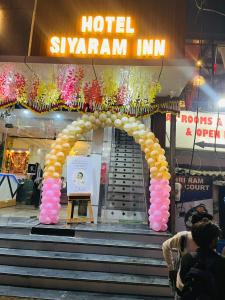 an arch with balloons in front of a hotel gym at HOTEL SIYARAM Inn in Jāmb