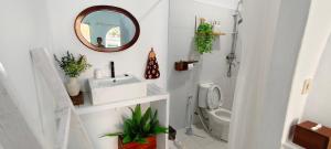 a bathroom with a sink and a mirror and a toilet at Casa di Stella in Ngurblut