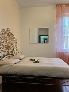 a bedroom with a bed with a flower arrangement on it at Villa Puccini Bed & Breakfast in Lecco