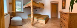 a bedroom with a bunk bed in a room at Statesman Suite in Königstein an der Elbe