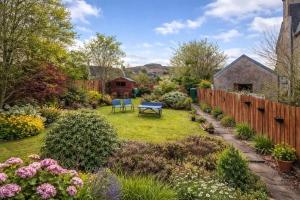 a garden with a blue bench in a yard at Wayside Cottage Gairloch Room Accommodation in Gairloch
