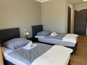 two beds in a room with two mattresses at Pension Lara in Magdeburg