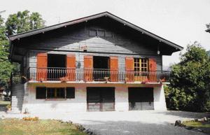 a house with a balcony on top of it at Chalet de caractère in Alex