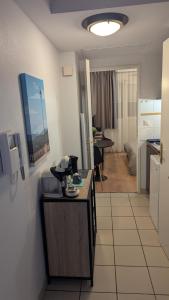 a kitchen with a small island in a room at Pau'Ze in Idron