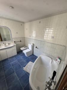 a bathroom with a tub and a toilet and a sink at Apartament Mediteranean in Valencia +6 photos