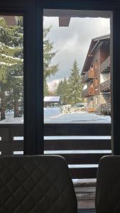 a window with a view of a snow covered yard at Apartmán ESKIMO in Bystrá