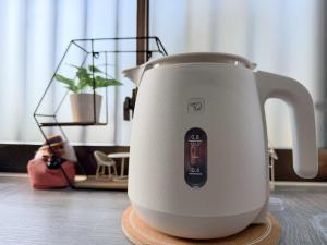 a tea kettle sitting on top of a table at 民泊 みづき 一棟貸し in Ibusuki