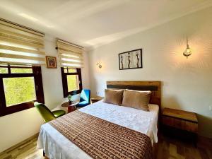 a bedroom with a bed and two chairs in it at Marina Hostel Pansiyon in Antalya +32 photos