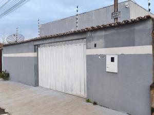 a gray building with a white door on the side of it at Casa Marco in Anápolis