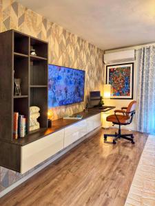 a room with a desk with a computer and a chair at Negotin Centar Apartment with Parking in Negotin