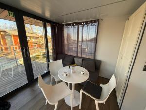 a small white table and chairs in a room at Hausboot Luft & Liebe in Halle an der Saale