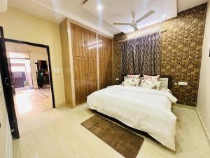 a bedroom with a large bed and a ceiling fan at Nasadra villa in Jaipur