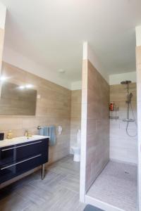 a bathroom with a sink and a toilet at Le repere in Tocane-Saint-Apre +10 photos