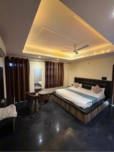 a bedroom with a large bed in a room at GooD TIME HOME STAY in Jāmb