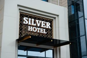Vottorð, verðlaun, skilti eða annað skjal til sýnis á Silver Hotel