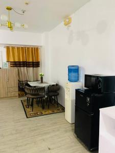 a kitchen with a table and chairs in a room at Calm & Cozy Hideaway in Tunkong Manga