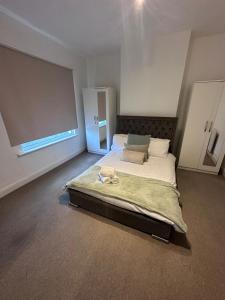 a bedroom with a large bed in a room at 3 Bed Near Coventry Arena, Contractor & Family Accommodation in Coventry