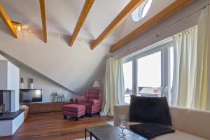 a living room with a couch and a tv at Ferienwohnung Loft in Strandnähe in Norden