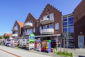 a store on a street in front of a brick building at Ferienwohnung Loft in Strandnähe in Norden