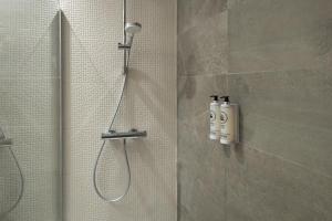 a bathroom with a shower with two shampoo bottles at Alda Ruta Castilla in Palencia +32 photos