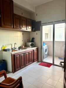 a kitchen with a sink and a washing machine at Appartement Bissau in Dakar