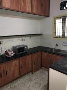 Kitchen o kitchenette sa GG Homes - Apollo/Shankara Hospital