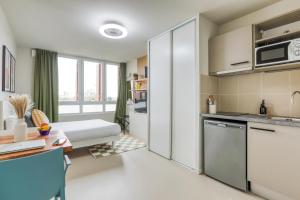 a kitchen and living room with a bed in a room at Appart'hôtel Toulouse Zénith in Toulouse +29 photos