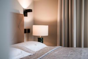 a bedroom with a bed and a lamp at Villa La Biancolilla in Garda