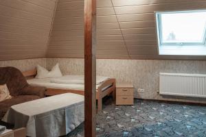 a small room with a bed and a window at Ferienwohnung Goldhorn in Rödental