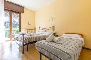 a bedroom with three beds with towels on them at Sleep & Fly - Immobili e Soluzioni Rent in Orio al Serio